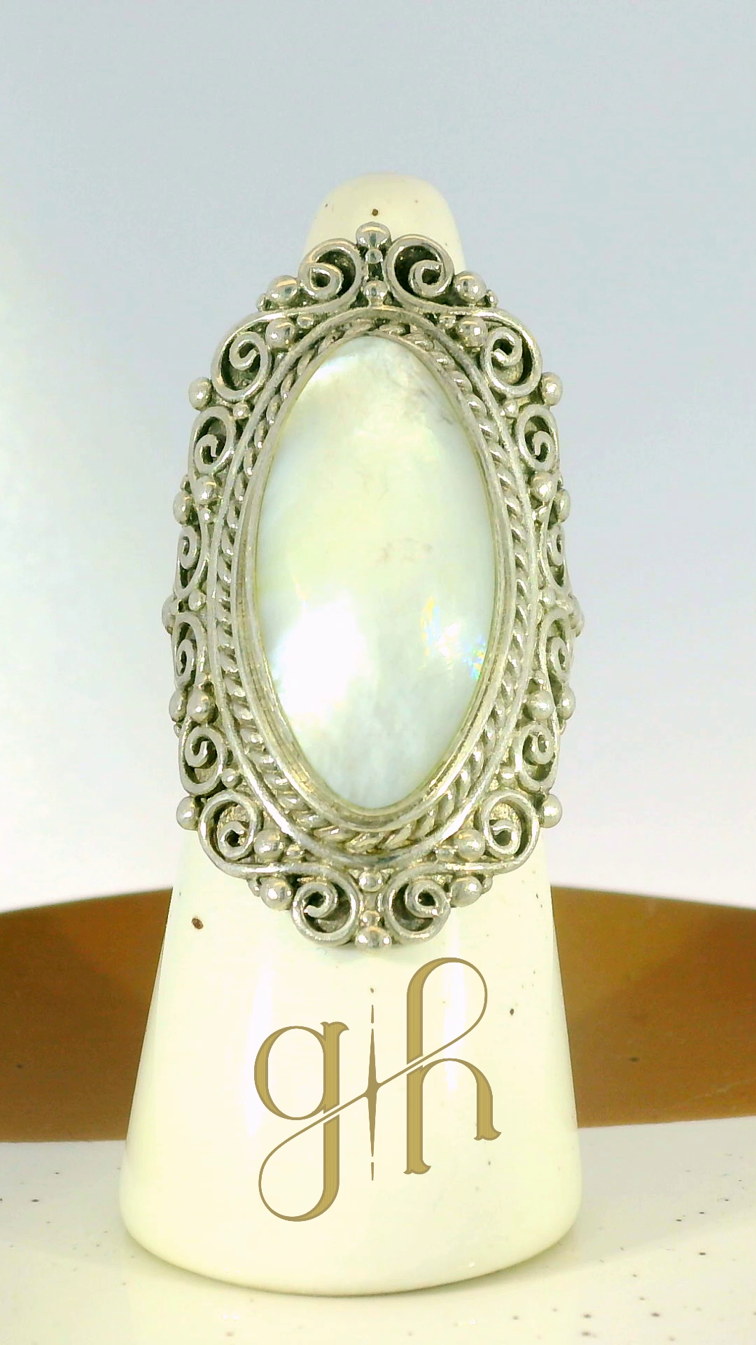 Mother of Pearl Scrollwork Ring