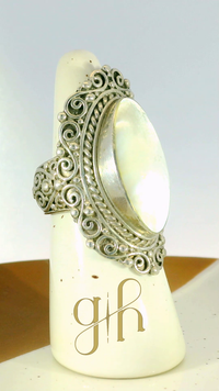 Mother of Pearl Scrollwork Ring