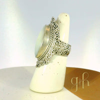 Mother of Pearl Scrollwork Ring